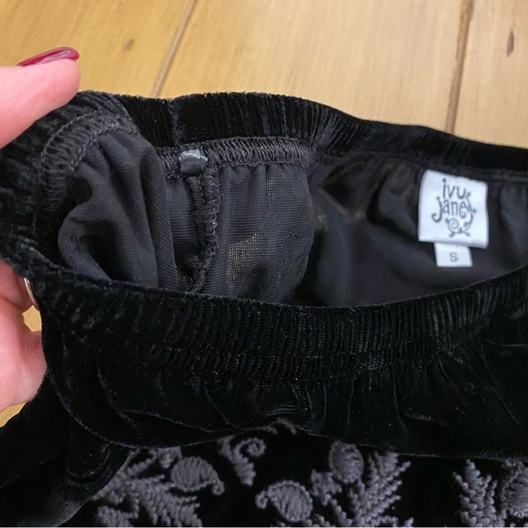 IvyJane Women’s Mini Skirt Velvet Embroidered Embellished beautiful unique small - Picture 8 of 13